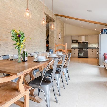Middle Barn Villa Dyrham Bagian luar foto
