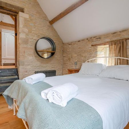 Middle Barn Villa Dyrham Bagian luar foto