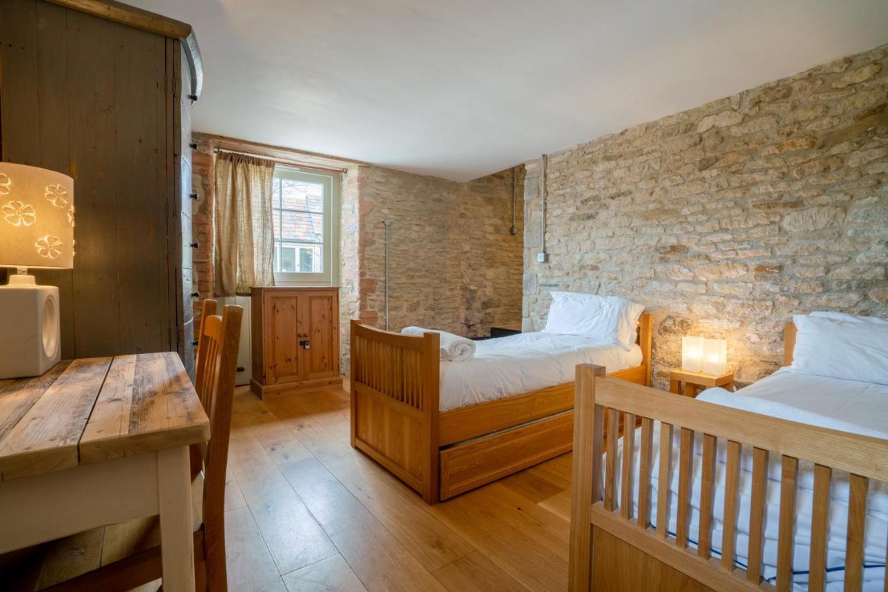 Middle Barn Villa Dyrham Bagian luar foto