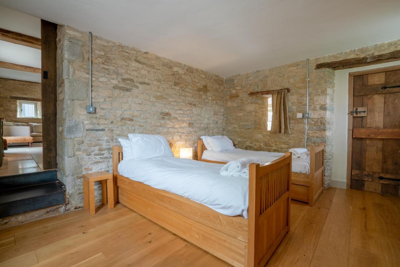 Middle Barn Villa Dyrham Bagian luar foto