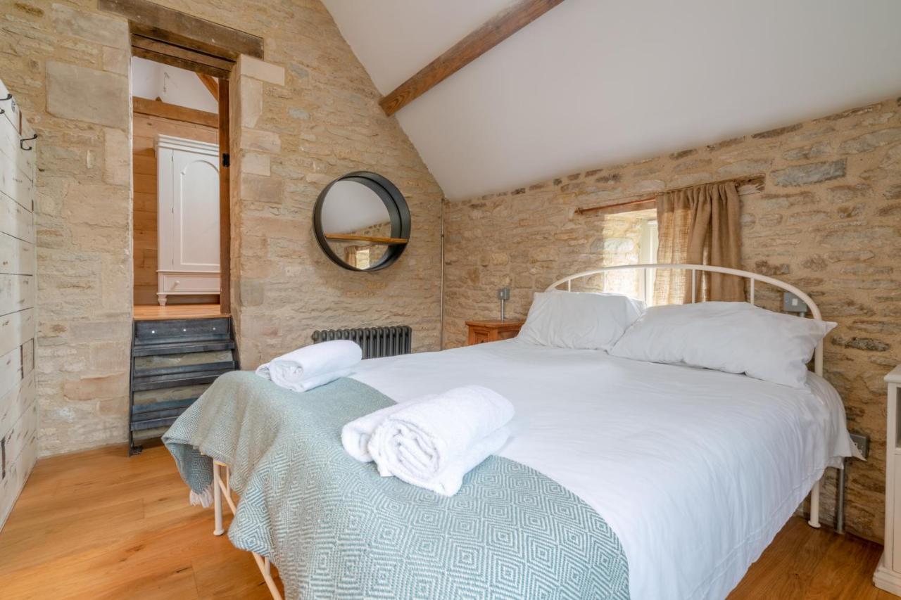 Middle Barn Villa Dyrham Bagian luar foto
