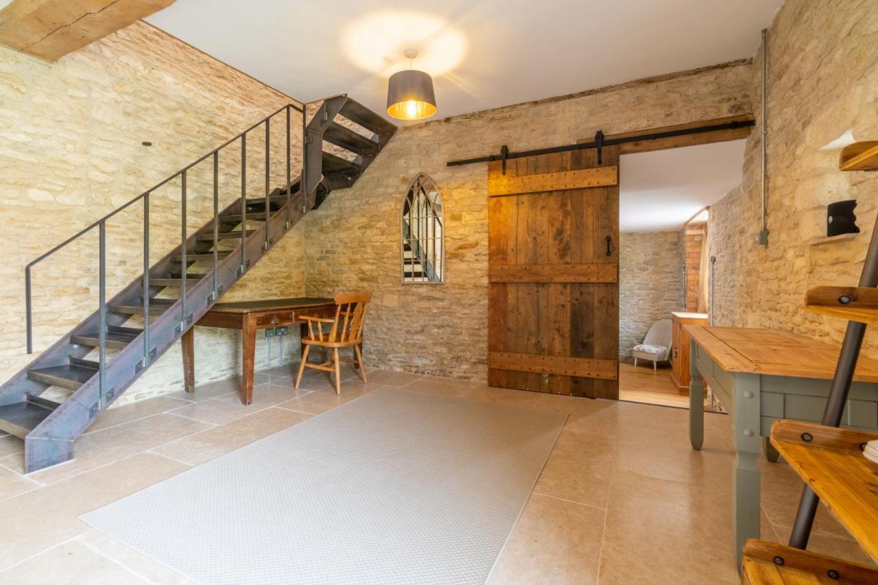 Middle Barn Villa Dyrham Bagian luar foto