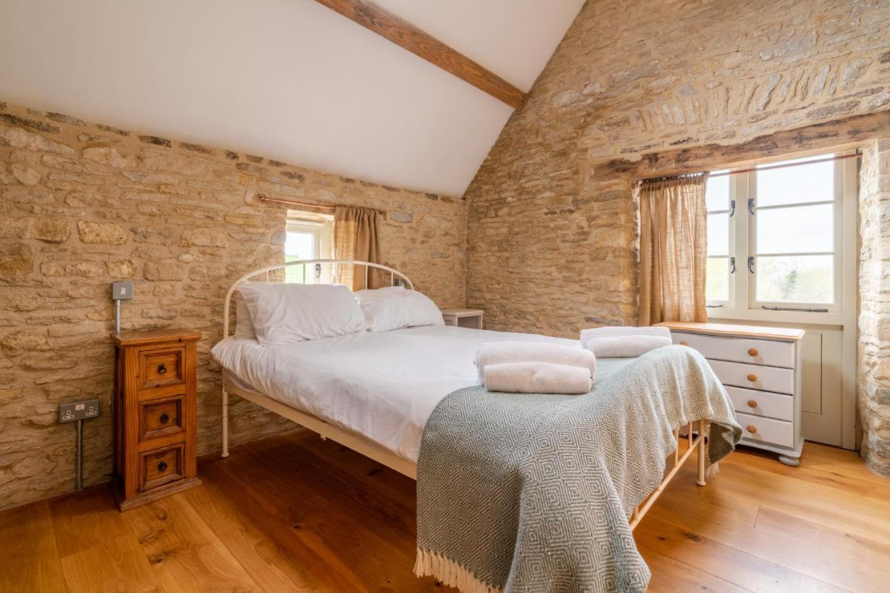 Middle Barn Villa Dyrham Bagian luar foto