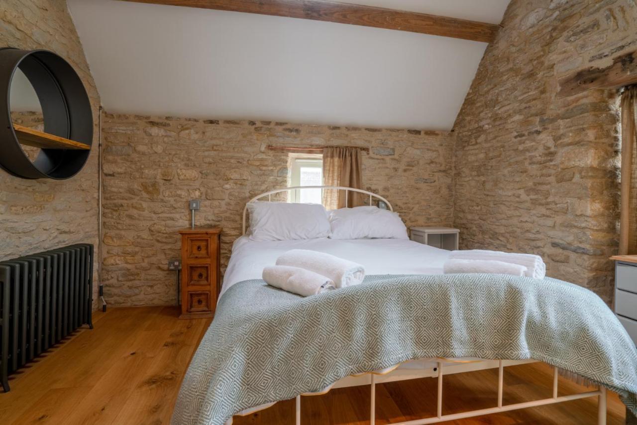 Middle Barn Villa Dyrham Bagian luar foto